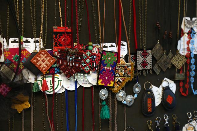(251221) -- ZAHEDAN, Dec. 21, 2025 (Xinhua) -- Traditional handicrafts are pictured at a shop in Zahedan, capital of Sistan and Baluchestan province, Iran, Dec. 18, 2025. Bordering Pakistan and Afghanistan, Sistan and Baluchestan province is located in southeastern Iran. (Xinhua/Shadati)