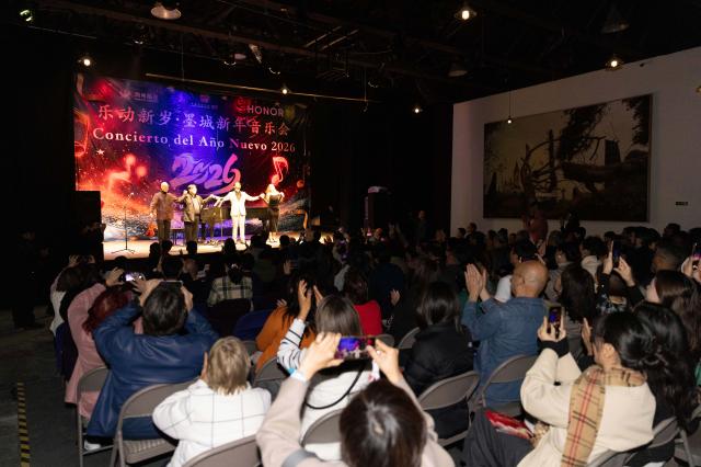 (251221) -- MEXICO CITY, Dec. 21, 2025 (Xinhua) -- Audience enjoy a New Year concert in Mexico City, the capital of Mexico, on Dec. 20, 2025. The concert featuring both traditional Chinese music and works from the global repertoire was open to the public free of charge. (Xinhua/Li Mengxin)