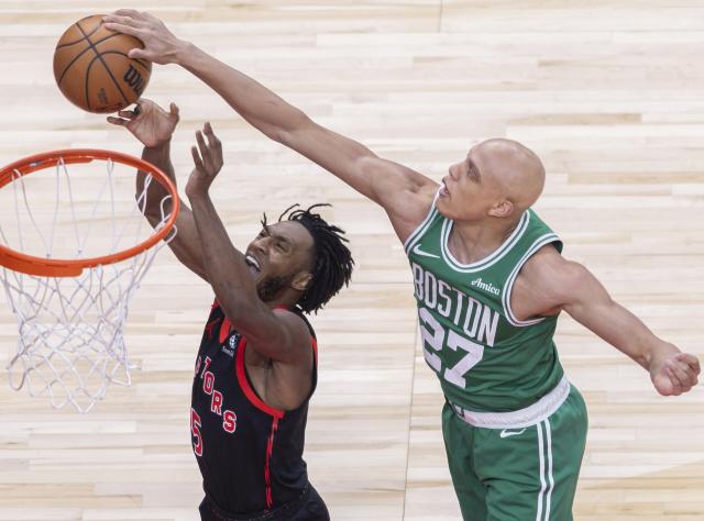 (251221) -- TORONTO, Dec. 21, 2025 (Xinhua) -- Immanuel Quickley (L) of Toronto Raptors is blocked by Jordan Walsh of Boston Celtics during the 2025-2026 NBA regular season game between Toronto Raptors and Boston Celtics in Toronto, Canada, on Dec. 20, 2025. (Xinhua/Zou Zheng)