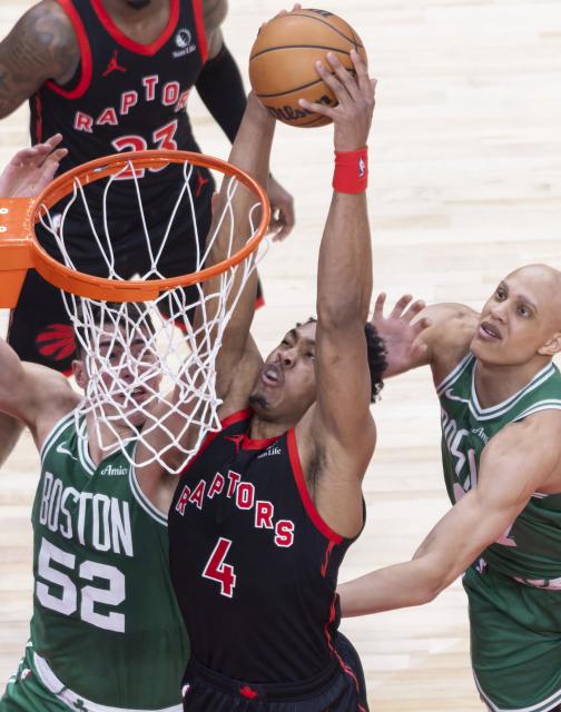 (251221) -- TORONTO, Dec. 21, 2025 (Xinhua) -- Scottie Barnes (front C) of Toronto Raptors dunks during the 2025-2026 NBA regular season game between Toronto Raptors and Boston Celtics in Toronto, Canada, on Dec. 20, 2025. (Xinhua/Zou Zheng)
