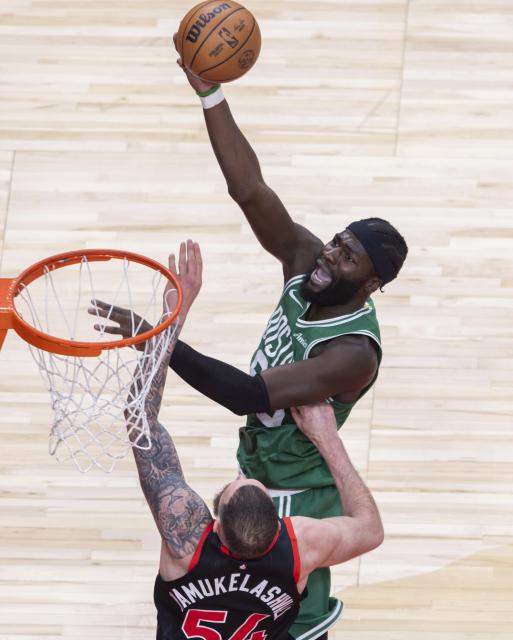 (251221) -- TORONTO, Dec. 21, 2025 (Xinhua) -- Neemias Queta (above) of Boston Celtics goes up for a layup during the 2025-2026 NBA regular season game between Toronto Raptors and Boston Celtics in Toronto, Canada, on Dec. 20, 2025. (Xinhua/Zou Zheng)
