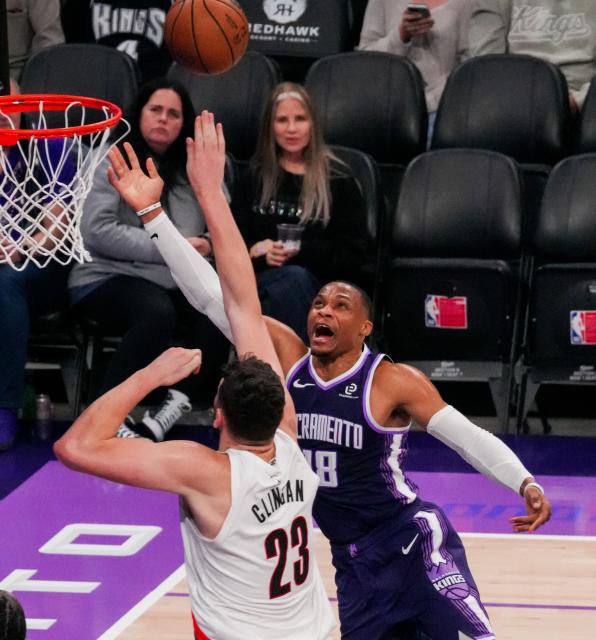 (251221) -- SACRAMENTO, Dec. 21, 2025 (Xinhua) -- Russell Westbrook (R) of Sacramento Kings goes for a layup during the 2025-2026 NBA regular season match between Portland Trail Blazers and Sacramento Kings in Sacramento, the United States, on Dec. 20, 2025. (Photo by Sun Yuxuan/Xinhua)