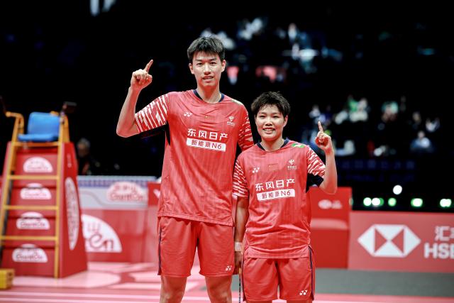 (251221) -- HANGZHOU, Dec. 21, 2025 (Xinhua) -- Feng Yanzhe (L)/Huang Dongping celebrate after the mixed doubles final match between Feng Yanzhe/Huang Dongping of China and Jiang Zhenbang/Wei Yaxin of China at BWF World Tour Finals 2025 in Hangzhou, east China's Zhejiang Province, Dec. 21, 2025. (Xinhua/Jiang Han)