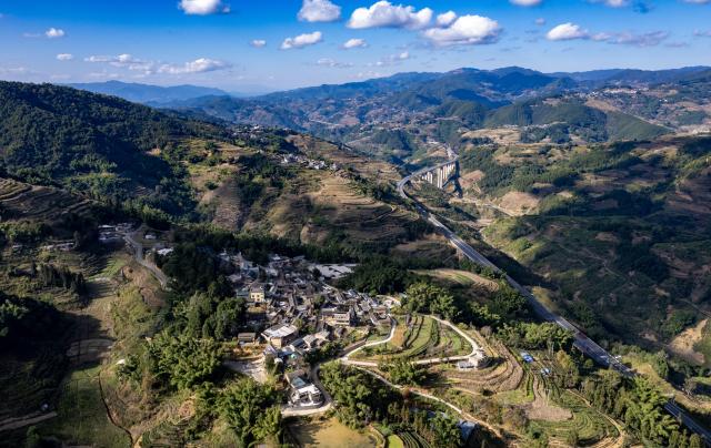 (251221) -- MOJIANG, Dec. 21, 2025 (Xinhua) -- An aerial drone photo taken on Dec. 20, 2025 shows the Manhai Village in Mojiang Hani Autonomous County of Pu'er City, southwest China's Yunnan Province. Manhai Village, located in Mojiang Hani Autonomous County of Pu'er City, is home to people from various ethnic groups. In recent years, with the help of the local government, the village has made significant strides in rural revitalization. 
  Manhai has converted idle houses into homestays and study tour centers. The village has also leveraged its intangible cultural heritage, such as bamboo weaving, to develop study tour classes and cultural and creative products. Furthermore, Manhai has trained villagers to run homestays and act as instructors during study tours. 
  Nowadays, the village has attracted many tourists and entrepreneurs to visit and start businesses. (Xinhua/Chen Xinbo)
