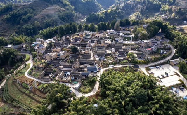 (251221) -- MOJIANG, Dec. 21, 2025 (Xinhua) -- An aerial drone photo taken on Dec. 20, 2025 shows the Manhai Village in Mojiang Hani Autonomous County of Pu'er City, southwest China's Yunnan Province. Manhai Village, located in Mojiang Hani Autonomous County of Pu'er City, is home to people from various ethnic groups. In recent years, with the help of the local government, the village has made significant strides in rural revitalization. 
  Manhai has converted idle houses into homestays and study tour centers. The village has also leveraged its intangible cultural heritage, such as bamboo weaving, to develop study tour classes and cultural and creative products. Furthermore, Manhai has trained villagers to run homestays and act as instructors during study tours. 
  Nowadays, the village has attracted many tourists and entrepreneurs to visit and start businesses. (Xinhua/Chen Xinbo)