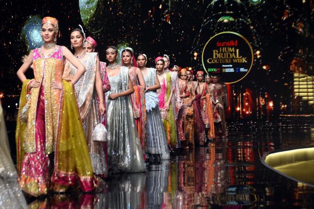 (251221) -- LAHORE, Dec. 21, 2025 (Xinhua) -- Models present creations during the Hum Bridal Couture Week fashion show in Lahore, Pakistan on Dec. 20, 2025. (Photo by Sajjad/Xinhua)