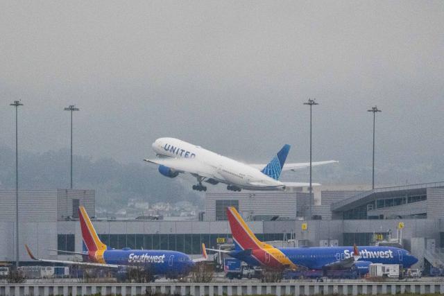 (251221) -- SAN FRANCISCO, Dec. 21, 2025 (Xinhua) -- A flight takes off at San Francisco International Airport in San Francisco, California, the United States on Dec. 20, 2025. An estimated of 122.4 million people are expected to travel between Dec. 20 and Jan. 1, according to American Automobile Association. (Photo by Ziyu Julian Zhu/Xinhua)