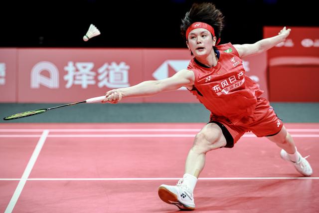(251221) -- HANGZHOU, Dec. 21, 2025 (Xinhua) -- Wang Zhiyi of China hits a return during the women's singles final between Wang Zhiyi of China and An Se Young of South Korea at BWF World Tour Finals 2025 in Hangzhou, east China's Zhejiang Province, Dec. 21, 2025. (Xinhua/Jiang Han)