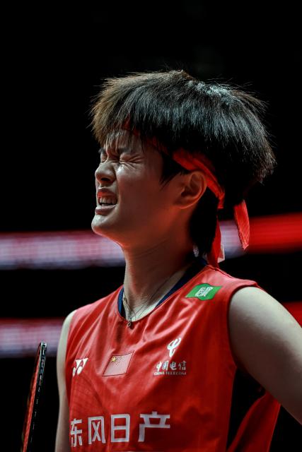 (251221) -- HANGZHOU, Dec. 21, 2025 (Xinhua) -- Wang Zhiyi of China reacts during the women's singles final between Wang Zhiyi of China and An Se Young of South Korea at BWF World Tour Finals 2025 in Hangzhou, east China's Zhejiang Province, Dec. 21, 2025. (Xinhua/Jiang Han)