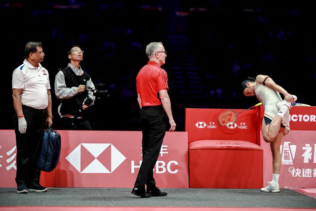 (251221) -- HANGZHOU, Dec. 21, 2025 (Xinhua) -- An Se Young (1st R) of South Korea is seen during the women's singles final between Wang Zhiyi of China and An Se Young of South Korea at BWF World Tour Finals 2025 in Hangzhou, east China's Zhejiang Province, Dec. 21, 2025. (Xinhua/Jiang Han)