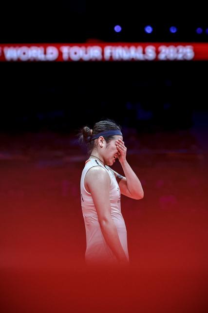 (251221) -- HANGZHOU, Dec. 21, 2025 (Xinhua) -- An Se Young of South Korea reacts during the women's singles final between Wang Zhiyi of China and An Se Young of South Korea at BWF World Tour Finals 2025 in Hangzhou, east China's Zhejiang Province, Dec. 21, 2025. (Xinhua/Jiang Han)