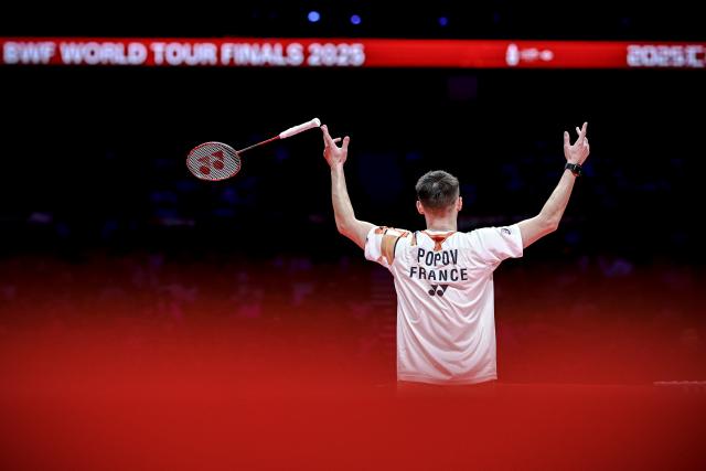 (251221) -- HANGZHOU, Dec. 21, 2025 (Xinhua) -- Christo Popov of France celebrates after winning the men's singles final against Shi Yuqi of China at BWF World Tour Finals 2025 in Hangzhou, east China's Zhejiang Province, Dec. 21, 2025. (Xinhua/Jiang Han)
