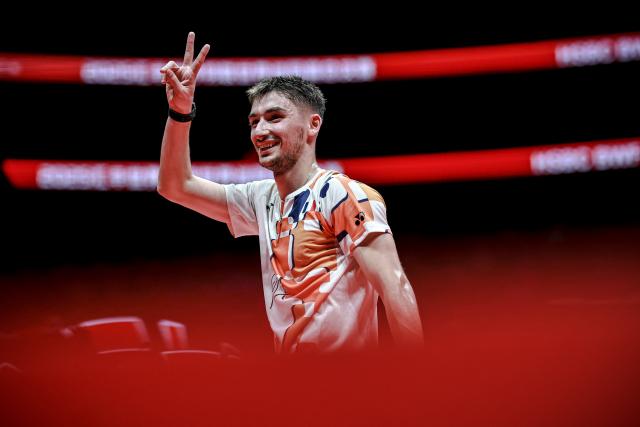 (251221) -- HANGZHOU, Dec. 21, 2025 (Xinhua) -- Christo Popov of France celebrates after winning the men's singles final against Shi Yuqi of China at BWF World Tour Finals 2025 in Hangzhou, east China's Zhejiang Province, Dec. 21, 2025. (Xinhua/Jiang Han)