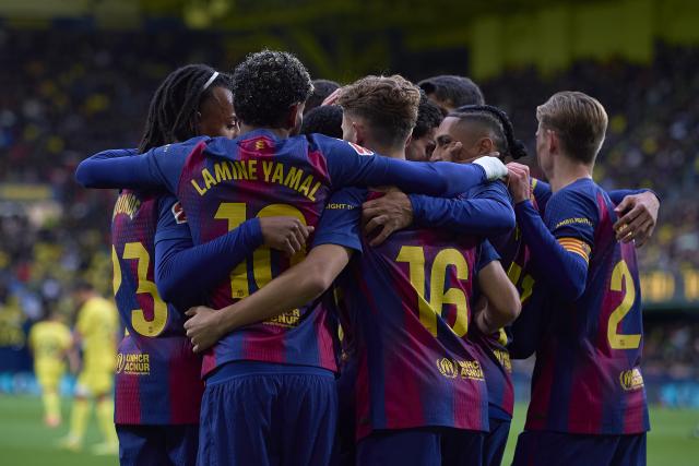 (251222) -- VILA-REAL, Dec. 22, 2025 (Xinhua) -- Players of Barcelona celebrates a goal during the La Liga football match between Villarreal and Barcelona in Vila-Real, Spain, Dec. 21, 2025. (Str/Xinhua)