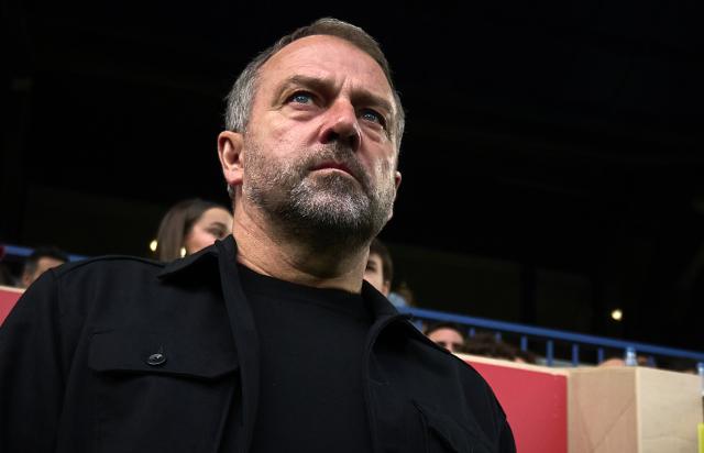 (251222) -- VILA-REAL, Dec. 22, 2025 (Xinhua) -- Head coach of Barcelona Hansi Flick is seen during the La Liga football match between Villarreal and Barcelona in Vila-Real, Spain, Dec. 21, 2025. (Str/Xinhua)