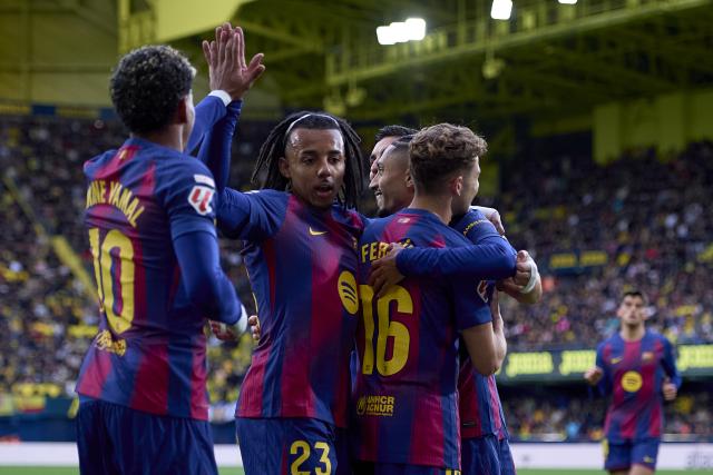 (251222) -- VILA-REAL, Dec. 22, 2025 (Xinhua) -- Players of Barcelona celebrate a goal during the La Liga football match between Villarreal and Barcelona in Vila-Real, Spain, Dec. 21, 2025. (Str/Xinhua)