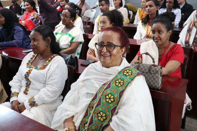 (251222) -- ADDIS ABABA, Dec. 22, 2025 (Xinhua) -- Trainees attend the graduation ceremony of the Global Female Entrepreneurship Empowerment Program workshop (GFEEP) in Addis Ababa, Ethiopia, Dec. 20, 2025.
  More than 60 Ethiopian female entrepreneurs have graduated from the China-supported GFEEP in Addis Ababa, Ethiopia's capital.
  During the two-week training workshop, participants attended classes focusing on strategic business thinking, digital literacy, modern business models, and key entrepreneurial skills.
  TO GO WITH "Ethiopian female entrepreneurs graduate from China-supported business training" (Xinhua/Liu Fangqiang)