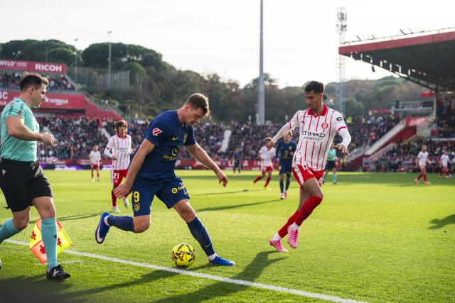 (251222) -- GIRONA, Dec. 22, 2025 (Xinhua) -- Alexander Sorloth (C) of Atletico de Madrid vies with Vitor Reis (R) of Girona FC during the La Liga football match between Girona FC and Atletico de Madrid in Montilivi Stadium, Girona, Spain, on Dec. 21, 2025. (Photo by Joan Gosa/Xinhua)