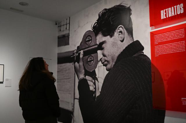 (251222) -- MADRID, Dec. 22, 2025 (Xinhua) -- A woman visits the exhibition "Robert Capa: Icons" in Madrid, Spain, Dec. 20, 2025.
  The exhibition displays more than 250 items, including iconic shots, personal belongings, and documents that shed light on the life and work of Hungarian-American war photographer Robert Capa. (Xinhua/Cheng Min)