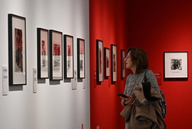 (251222) -- MADRID, Dec. 22, 2025 (Xinhua) -- A woman visits the exhibition "Robert Capa: Icons" in Madrid, Spain, Dec. 20, 2025.
  The exhibition displays more than 250 items, including iconic shots, personal belongings, and documents that shed light on the life and work of Hungarian-American war photographer Robert Capa. (Xinhua/Cheng Min)