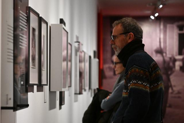 (251222) -- MADRID, Dec. 22, 2025 (Xinhua) -- People visit the exhibition "Robert Capa: Icons" in Madrid, Spain, Dec. 20, 2025.
  The exhibition displays more than 250 items, including iconic shots, personal belongings, and documents that shed light on the life and work of Hungarian-American war photographer Robert Capa. (Xinhua/Cheng Min)