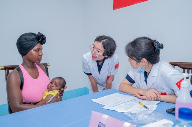 (251222) -- MAPUTO, Dec. 22, 2025 (Xinhua) -- Members of the 26th Chinese medical team to Mozambique check on a woman during a free medical outreach in Maputo, Mozambique, Dec. 20, 2025. The 26th Chinese medical team conducted a free health outreach on Saturday for workers at an industrial company in Maputo, Mozambique's capital, providing on-site medical examinations that were widely praised by employees and company management. (Photo by Mendes Mondlane/Xinhua)