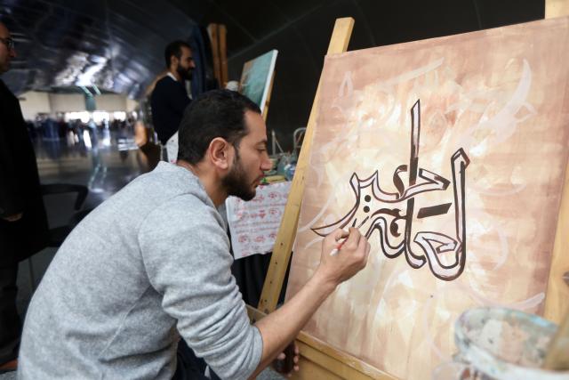 (251222) -- CAIRO, Dec. 22, 2025 (Xinhua) -- A man demonstrates Arabic calligraphy during an event marking World Arabic Language Day at the National Museum of Egyptian Civilization in Cairo, Egypt, Dec. 21, 2025.
  A three-day cultural event marking World Arabic Language Day kicked off on Sunday in Egypt's capital Cairo.
  With the theme of "A Renewed Heritage in a Radiant Script," the event features exhibitions, live music performances with traditional Arabic instruments, seminars, and interactive workshops that highlight the enduring legacy and evolving art of the Arabic alphabet. (Xinhua/Ahmed Gomaa)
