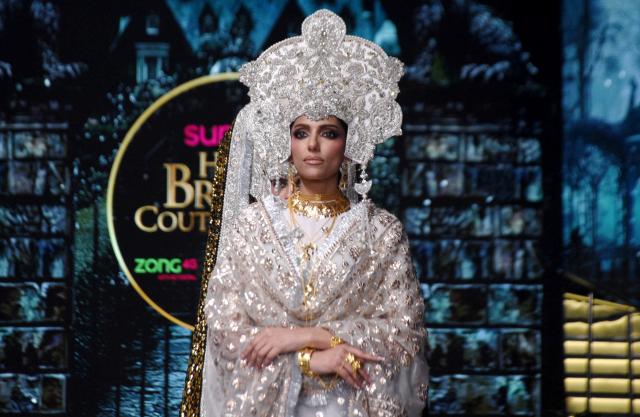 (251222) -- LAHORE, Dec. 22, 2025 (Xinhua) -- A model presents a creation during the Hum Bridal Couture Week fashion show in Lahore, Pakistan on Dec. 21, 2025. (Photo by Sajjad/Xinhua)