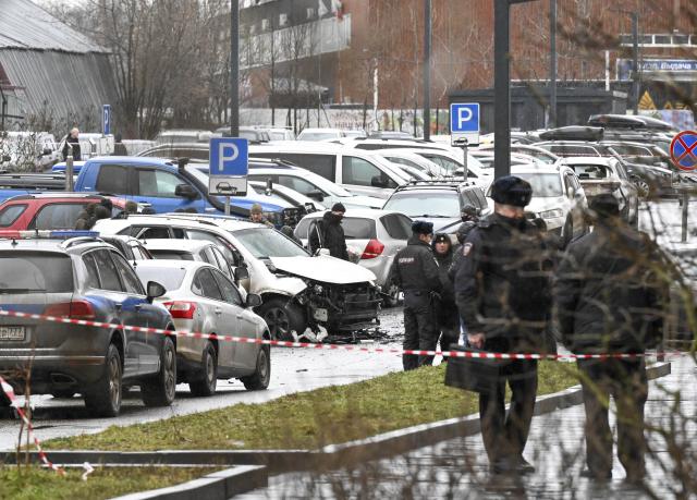 (251222) -- MOSCOW, Dec. 22, 2025 (Xinhua) -- This photo taken on Dec. 22, 2025 shows the car explosion site on Yasenevaya Street in southern Moscow, Russia. Russian Lieutenant General Fanil Sarvarov was killed in a car explosion in Moscow on Monday, the Russian Investigative Committee said.
   According to the committee, an explosive device was planted under a car and detonated on Yasenevaya Street in southern Moscow on Monday morning. Sarvarov, head of the Operational Training Directorate of the Russian Armed Forces' General Staff, died from injuries.
   An investigation has been launched into the murder, with authorities examining multiple possible motives, including alleged involvement by Ukrainian special services, it said. (Xinhua/Hao Jianwei)
