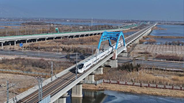 (251223) -- SHIZUISHAN, Dec. 23, 2025 (Xinhua) -- A drone photo taken on Dec. 23, 2025 shows bullet train No.D4667, the first train of the Baotou-Yinchuan High-Speed Railway, running on the tracks in Shizuishan, northwest China's Ningxia Hui Autonomous Region. The Baotou-Huinong section of the Baotou-Yinchuan High-Speed Railway was completed and opened to traffic on Tuesday, marking the full-line operation of the railway.
  This railway connects Baotou in north China's Inner Mongolia Autonomous Region with Yinchuan in northwest China's Ningxia Hui Autonomous Region, enhancing the high-speed railway network in northwest China. (Xinhua/Wang Peng)