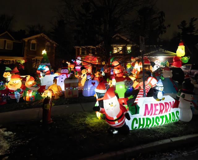(251223) -- MISSISSAUGA, Dec. 23, 2025 (Xinhua) -- Christmas-themed lights and decorations are pictured outside a house in Mississauga, Ontario, Canada, Dec. 22, 2025. (Photo by Zou Zheng/Xinhua)
