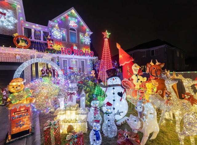 (251223) -- MISSISSAUGA, Dec. 23, 2025 (Xinhua) -- Christmas-themed lights and decorations are pictured outside a house in Mississauga, Ontario, Canada, Dec. 22, 2025. (Photo by Zou Zheng/Xinhua)