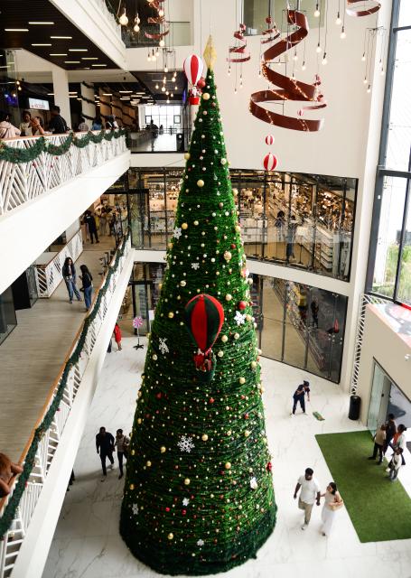 (251223) -- ANTANANARIVO, Dec. 23, 2025 (Xinhua) -- A large Christmas tree is pictured at a shopping mall in Antananarivo, Madagascar, Dec. 19, 2025. (Photo by Sitraka Rajaonarison/Xinhua)