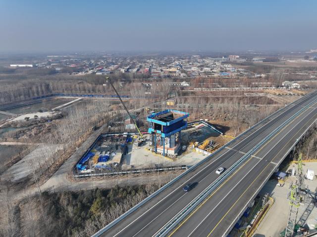 (251223) -- SHIJIAZHUANG, Dec. 23, 2025 (Xinhua) -- An aerial drone photo taken on Dec. 23, 2025 shows a construction site of the Shijiazhuang-Xiong'an Intercity Railway in north China's Hebei Province. The railway, with a designed speed of 350 kilometers per hour, has been under construction in an orderly manner. (Xinhua/Mu Yu)