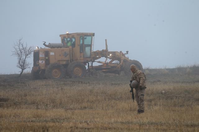 (251224) -- ANKARA, Dec. 24, 2025 (Xinhua) -- The investigations are intensified at the plane crash site near Kesikkavak village in Ankara's Haymana district, Türkiye, on Dec. 24, 2025. Libya's army chief of staff, Mohammed al-Haddad, and four other military officials were killed when their business jet crashed south of Ankara on Tuesday evening, Libyan and Turkish authorities said.
   Turkish gendarmerie units located the wreckage of the Falcon 50 jet near Kesikkavak village in Ankara's Haymana district, Interior Minister Ali Yerlikaya said. (Mustafa Kaya/Handout via Xinhua)