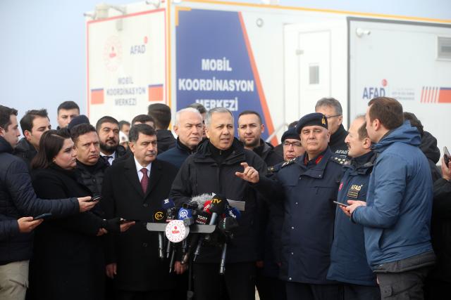 (251224) -- ANKARA, Dec. 24, 2025 (Xinhua) -- Turkish Interior Minister Ali Yerlikaya briefs the media at the plane crash site near Kesikkavak village in Ankara's Haymana district, Türkiye, on Dec. 24, 2025. Libya's army chief of staff, Mohammed al-Haddad, and four other military officials were killed when their business jet crashed south of Ankara on Tuesday evening, Libyan and Turkish authorities said.
   Turkish gendarmerie units located the wreckage of the Falcon 50 jet near Kesikkavak village in Ankara's Haymana district, Interior Minister Ali Yerlikaya said. (Mustafa Kaya/Handout via Xinhua)