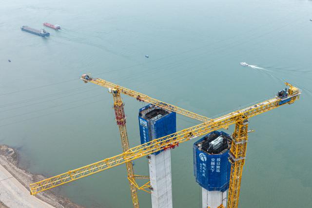 (251224) -- JINGZHOU, Dec. 24, 2025 (Xinhua) -- An aerial drone photo taken on Dec. 24, 2025 shows the south tower construction site of Libu Yangtze River road-rail bridge project in Jingzhou, central China's Hubei Province. With a main span of 1,120 meters, the Libu Yangtze River road-rail bridge will further improve traffic network of the Yangtze River Economic Belt after completion. (Xinhua/Wu Zhizun)
