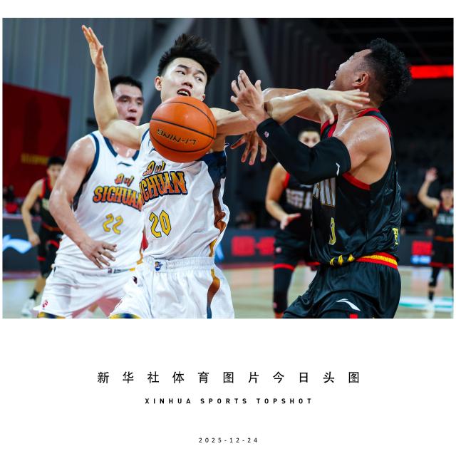 (251224) -- BEIJING, Dec. 24, 2025 (Xinhua) -- Zhang Gaoming (L) of Sichuan Blue Whales defends He Xining of Shenzhen Leopards during their 6th round match at the 2025-2026 season of the Chinese Basketball Association (CBA) league in Shenzhen, south China's Guangdong Province on Dec. 24, 2025. (Photo by Peng Zhigang/Xinhua)