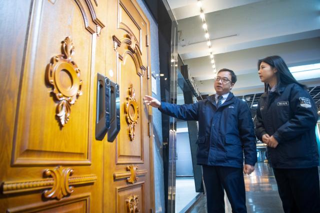 (251224) -- CHONGQING, Dec. 24, 2025 (Xinhua) -- Tang Hexia (R) and Deng Yong discuss how to introduce product features to overseas clients in southwest China's Chongqing Municipality, Dec. 15, 2025. China's total cross-border e-commerce import and export value reached 1.37 trillion yuan in the first half of 2025, a year-on-year increase of 10.3 percent. The rapid growth of the cross-border e-commerce industry has led to a surge in job demand. The "cross-border e-commerce operations manager" has been added to the 17 new professions unveiled by the Ministry of Human Resources and Social Security in 2025.
   Tang Hexia, 29, an employee of Mexin Group, a door and window manufacturer based in Chongqing, became a cross-border e-commerce operations manager in 2025. She joined the cross-border e-commerce department of the company with colleagues Deng Yong and Wen Yu.
   Their main duties include selling products in foreign languages via overseas e-commerce platforms, responding to customer inquiries, and offering customization and after-sales services. They also perform market analysis to optimize e-commerce platform pages of the company and adjust their service models according to foreign customers' preferences.
   Creating short videos is also part of Tang's job. She and colleagues post videos on overseas social media platforms to introduce products and to expand the brand's influence.
  Cross-border e-commerce involves not only communicating with foreign customers in their languages, but also understanding their lifestyles and ways of thinking, Tang stated. Cross-border e-commerce operations managers must be knowledgeable about product features, accurately relay clients' requirements to the production department, and grasp the preferences and demands of overseas consumers.
   Tang has strong confidence in the prospect of this profession and hopes to boost the global recognition of Chinese brands through innovative efforts in the future. (Xinhua/Tang Yi)