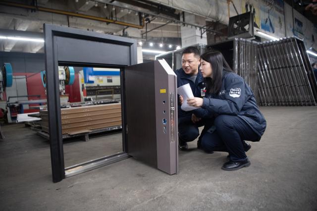 (251224) -- CHONGQING, Dec. 24, 2025 (Xinhua) -- Tang Hexia (R) checks a product at the workshop in southwest China's Chongqing Municipality, Dec. 10, 2025. China's total cross-border e-commerce import and export value reached 1.37 trillion yuan in the first half of 2025, a year-on-year increase of 10.3 percent. The rapid growth of the cross-border e-commerce industry has led to a surge in job demand. The "cross-border e-commerce operations manager" has been added to the 17 new professions unveiled by the Ministry of Human Resources and Social Security in 2025.
   Tang Hexia, 29, an employee of Mexin Group, a door and window manufacturer based in Chongqing, became a cross-border e-commerce operations manager in 2025. She joined the cross-border e-commerce department of the company with colleagues Deng Yong and Wen Yu.
   Their main duties include selling products in foreign languages via overseas e-commerce platforms, responding to customer inquiries, and offering customization and after-sales services. They also perform market analysis to optimize e-commerce platform pages of the company and adjust their service models according to foreign customers' preferences.
   Creating short videos is also part of Tang's job. She and colleagues post videos on overseas social media platforms to introduce products and to expand the brand's influence.
  Cross-border e-commerce involves not only communicating with foreign customers in their languages, but also understanding their lifestyles and ways of thinking, Tang stated. Cross-border e-commerce operations managers must be knowledgeable about product features, accurately relay clients' requirements to the production department, and grasp the preferences and demands of overseas consumers.
   Tang has strong confidence in the prospect of this profession and hopes to boost the global recognition of Chinese brands through innovative efforts in the future. (Xinhua/Tang Yi)