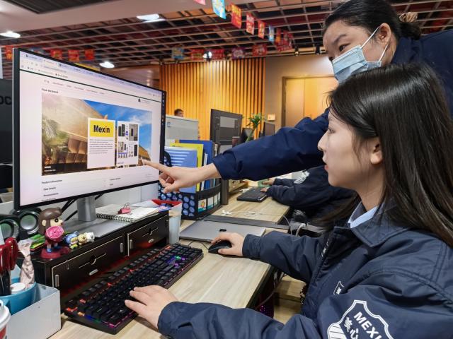 (251225) -- BEIJING, Dec. 25, 2025 (Xinhua) -- Tang Hexia (front) and her colleague check the page of Mexin Group on e-commerce platform Amazon in southwest China's Chongqing Municipality, Dec. 18, 2025. China's total cross-border e-commerce import and export value reached 1.37 trillion yuan in the first half of 2025, a year-on-year increase of 10.3 percent. The rapid growth of the cross-border e-commerce industry has led to a surge in job demand. The "cross-border e-commerce operations manager" has been added to the 17 new professions unveiled by the Ministry of Human Resources and Social Security in 2025.
   Tang Hexia, 29, an employee of Mexin Group, a door and window manufacturer based in Chongqing, became a cross-border e-commerce operations manager in 2025. (Xinhua/Tang Yi)