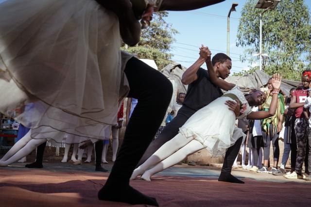 (251225) -- NAIROBI, Dec. 25, 2025 (Xinhua) -- Young dancers perform on a simple stage at the Kibera slum in Nairobi, Kenya, Dec. 23, 2025. A Christmas ballet performance organized by the Kibera Ballet School was held here on Tuesday, attracting many local residents to watch. (Xinhua/Han Xu)