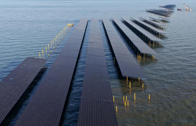 (251225) -- HEBEI, Dec. 25, 2025 (Xinhua) -- A drone photo taken on Dec. 24, 2025 shows solar panels at an offshore photovoltaic power station in waters off Changli County, north China's Hebei Province. (Xinhua/Yang Shiyao)