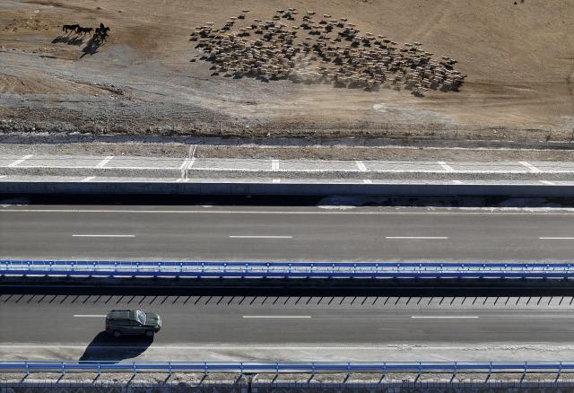 (251225) -- URUMQI, Dec. 25, 2025 (Xinhua) -- An aerial drone photo taken on Dec. 23, 2025 shows a vehicle on the Urumqi-Yuli Expressway in Hejing County, northwest China's Xinjiang Uygur Autonomous Region. The Tianshan Shengli Tunnel, the world's longest expressway tunnel, and the Urumqi-Yuli Expressway that traverses the Tianshan Mountains via the tunnel, will be open to traffic by the end of this year, enabling a new shortcut linking southern and northern parts of Xinjiang.
  The 22.13-kilometer tunnel will reduce the time it takes to drive across the middle section of the Tianshan Mountains from several hours to about 20 minutes.
   Once operational, the travel time from the regional capital of Urumqi, north of the Tianshan Mountains, to Korla, south of the Tianshan Mountains, will be shortened from seven hours to about three hours. (Xinhua/Wang Fei)