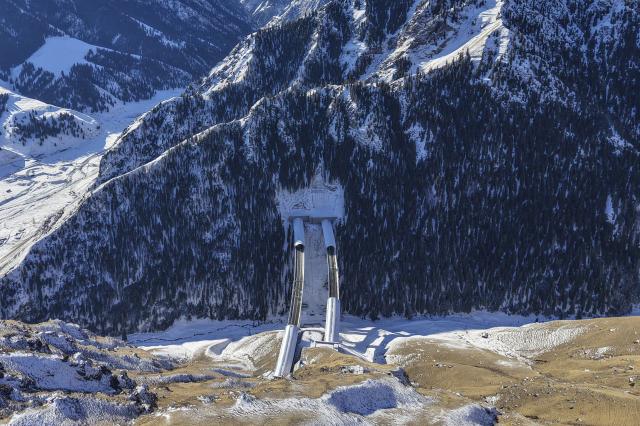 (251225) -- URUMQI, Dec. 25, 2025 (Xinhua) -- An aerial drone photo taken on Dec. 23, 2025 shows a view of Urumqi-Yuli Expressway that traverses the Tianshan Mountains in northwest China's Xinjiang Uygur Autonomous Region. The Tianshan Shengli Tunnel, the world's longest expressway tunnel, and the Urumqi-Yuli Expressway that traverses the Tianshan Mountains via the tunnel, will be open to traffic by the end of this year, enabling a new shortcut linking southern and northern parts of Xinjiang.
  The 22.13-kilometer tunnel will reduce the time it takes to drive across the middle section of the Tianshan Mountains from several hours to about 20 minutes.
   Once operational, the travel time from the regional capital of Urumqi, north of the Tianshan Mountains, to Korla, south of the Tianshan Mountains, will be shortened from seven hours to about three hours. (Xinhua/Hu Huhu)
