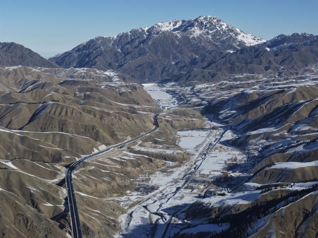 (251225) -- URUMQI, Dec. 25, 2025 (Xinhua) -- An aerial drone photo taken on Dec. 23, 2025 shows a view of Urumqi-Yuli Expressway that traverses the Tianshan Mountains in northwest China's Xinjiang Uygur Autonomous Region. The Tianshan Shengli Tunnel, the world's longest expressway tunnel, and the Urumqi-Yuli Expressway that traverses the Tianshan Mountains via the tunnel, will be open to traffic by the end of this year, enabling a new shortcut linking southern and northern parts of Xinjiang.
  The 22.13-kilometer tunnel will reduce the time it takes to drive across the middle section of the Tianshan Mountains from several hours to about 20 minutes.
   Once operational, the travel time from the regional capital of Urumqi, north of the Tianshan Mountains, to Korla, south of the Tianshan Mountains, will be shortened from seven hours to about three hours. (Xinhua/Hu Huhu)
