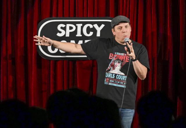 (251225) -- SHANGHAI, Dec. 25, 2025 (Xinhua) -- This photo taken on July 18, 2025 shows an actor performing at an English-language stand-up comedy club in Shanghai, east China. As China's latest chapter of inbound tourism begins to take shape, there are a loosely connected group of people who do not fit neatly into media narratives or influencer culture. They are present in everyday encounters, helping visitors bridge the gap between assumption and experience. In China's media and academic cultural communication circles, people have begun calling them "cultural ferrymen."
     Some are Chinese professionals who have turned away from conventional tourism; others are foreigners who have built their lives in China and now find themselves translating it. Together, they are reshaping how international visitors experience the country -- not as a spectacle, but as a lived reality. (Xinhua/Chen Haoming)