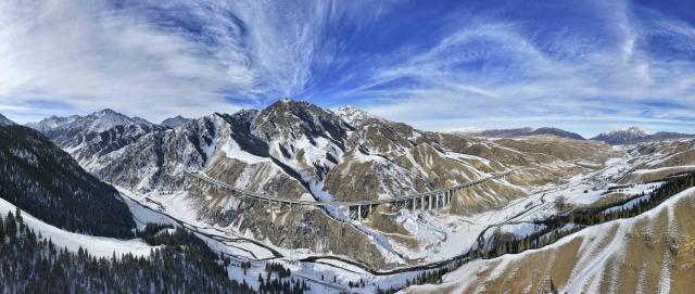 (251225) -- URUMQI, Dec. 25, 2025 (Xinhua) -- An aerial panorama photo taken on Dec. 20, 2025 shows a view of Urumqi-Yuli Expressway that traverses the Tianshan Mountains in northwest China's Xinjiang Uygur Autonomous Region. The Tianshan Shengli Tunnel, the world's longest expressway tunnel, and the Urumqi-Yuli Expressway that traverses the Tianshan Mountains via the tunnel, will be open to traffic by the end of this year, enabling a new shortcut linking southern and northern parts of Xinjiang.
  The 22.13-kilometer tunnel will reduce the time it takes to drive across the middle section of the Tianshan Mountains from several hours to about 20 minutes.
   Once operational, the travel time from the regional capital of Urumqi, north of the Tianshan Mountains, to Korla, south of the Tianshan Mountains, will be shortened from seven hours to about three hours. (Xinhua/Hu Huhu)