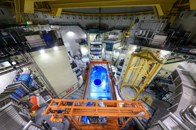 (251225) -- HUIZHOU, Dec. 25, 2025 (Xinhua) -- This photo taken on Dec. 23, 2025 shows an interior view of Unit 1 of the Taipingling nuclear power project in south China's Guangdong Province.
  The fuel loading for Unit 1 of China General Nuclear Power Group's (CGN) Taipingling nuclear power project in Guangdong commenced on Wednesday.
  The unit uses Hualong One technology, a domestically developed third-generation reactor design. It is the first Hualong One project in the Guangdong-Hong Kong-Macao Greater Bay Area. (Xinhua/Mao Siqian)