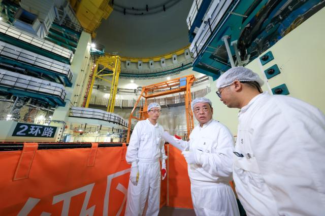 (251225) -- HUIZHOU, Dec. 25, 2025 (Xinhua) -- Engineers make preparation for the fuel loading in the Taipingling nuclear power project in south China's Guangdong Province, Dec. 23, 2025.
  The fuel loading for Unit 1 of China General Nuclear Power Group's (CGN) Taipingling nuclear power project in Guangdong commenced on Wednesday.
  The unit uses Hualong One technology, a domestically developed third-generation reactor design. It is the first Hualong One project in the Guangdong-Hong Kong-Macao Greater Bay Area. (Xinhua/Mao Siqian)